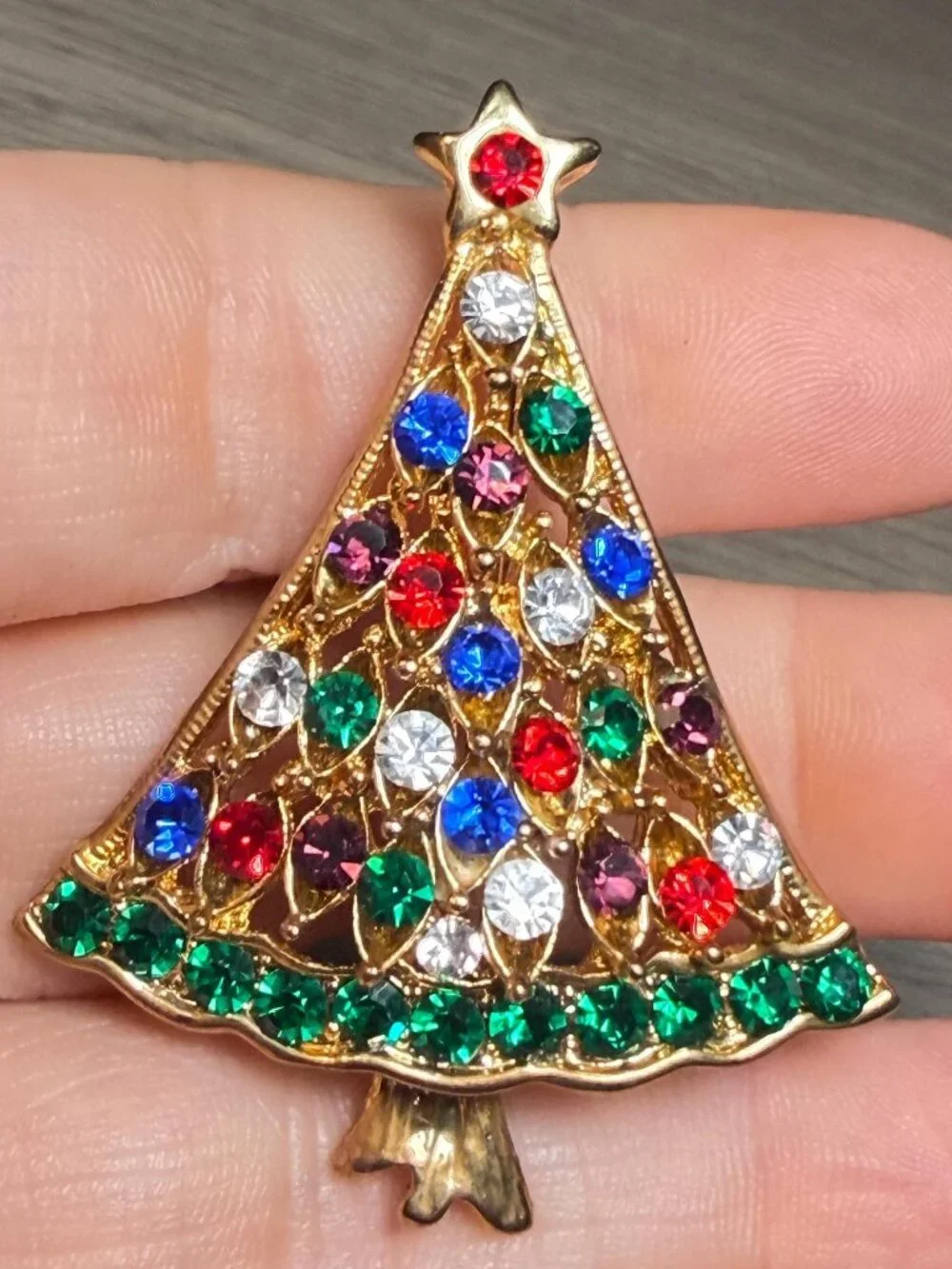 Christmas Tree Brooch Gold Tone Rhinestone Multicolor Openwork Star Top